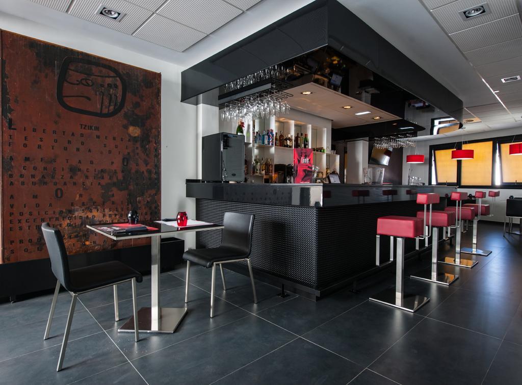 Hotel Loob Madrid (Adults Only) Torrejón de Ardoz Dış mekan fotoğraf